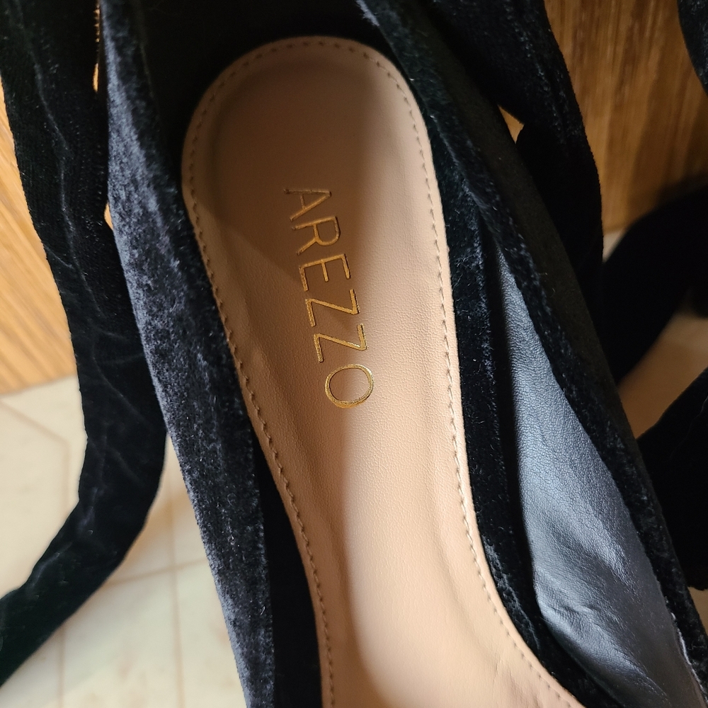 NWOB Arezzo Classic Black Velvet Bow Heels Size 6 ♡ - Picture 5 of 10